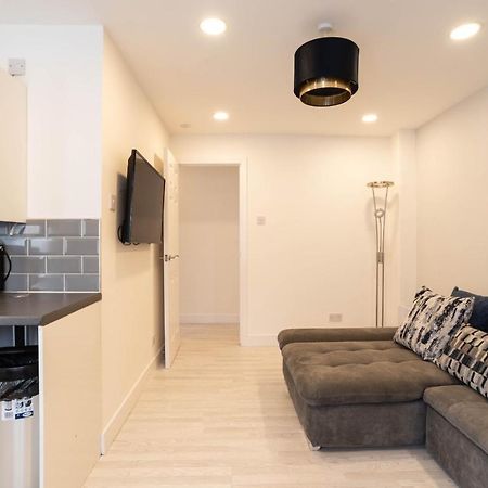 Glasgow City, West End, Private Parking Экстерьер фото